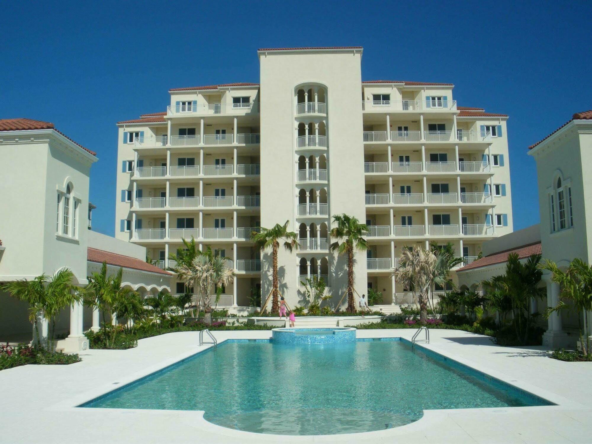 The Venetian On Grace Bay Aparthotel Exteriör bild